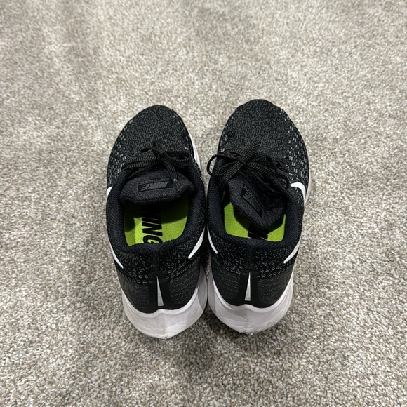 Nike Shoes: Size 11 - Picture 3 of 4